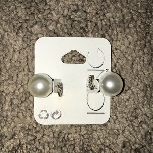 New rhinestone cross earrings with pearl back!